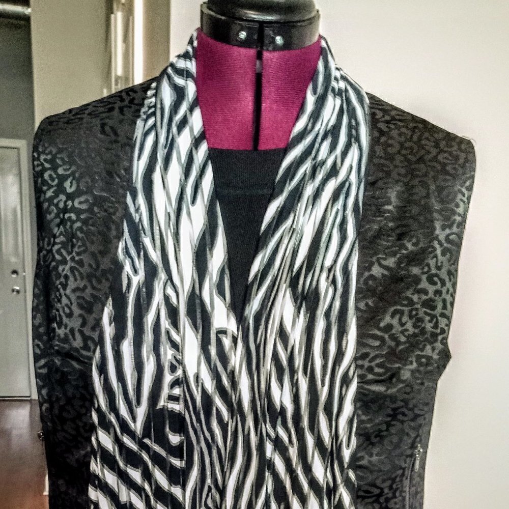 Alberto Makali B&W Jacquard Vest with Tie